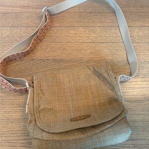 KEEN Crossbody Bag Tan Canvas Adjustable Strap Everyday Travel Purse